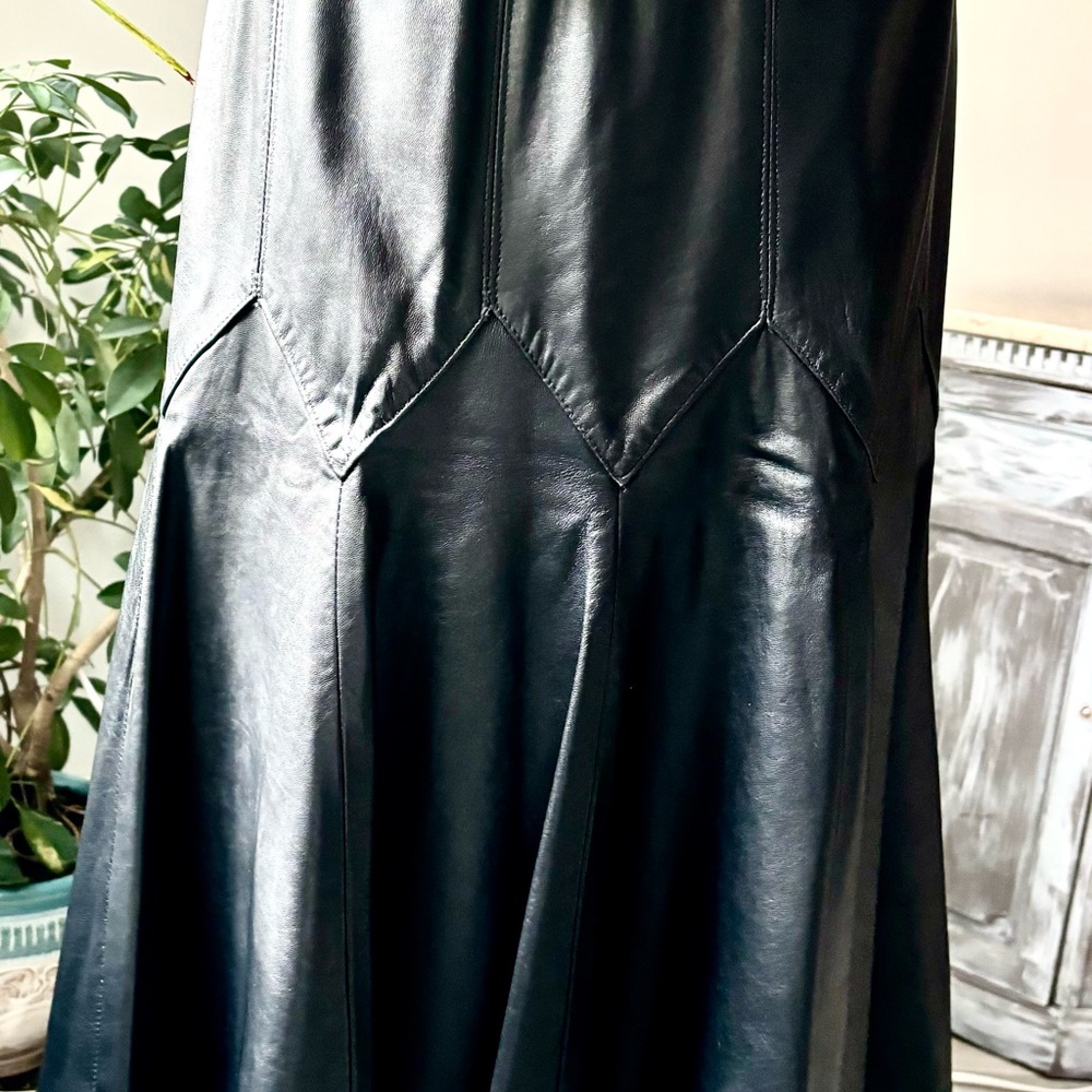 Black leather '90s midi maxi skirt  tapered waist to flare back zipper-Size 4 - Picture 3 of 8